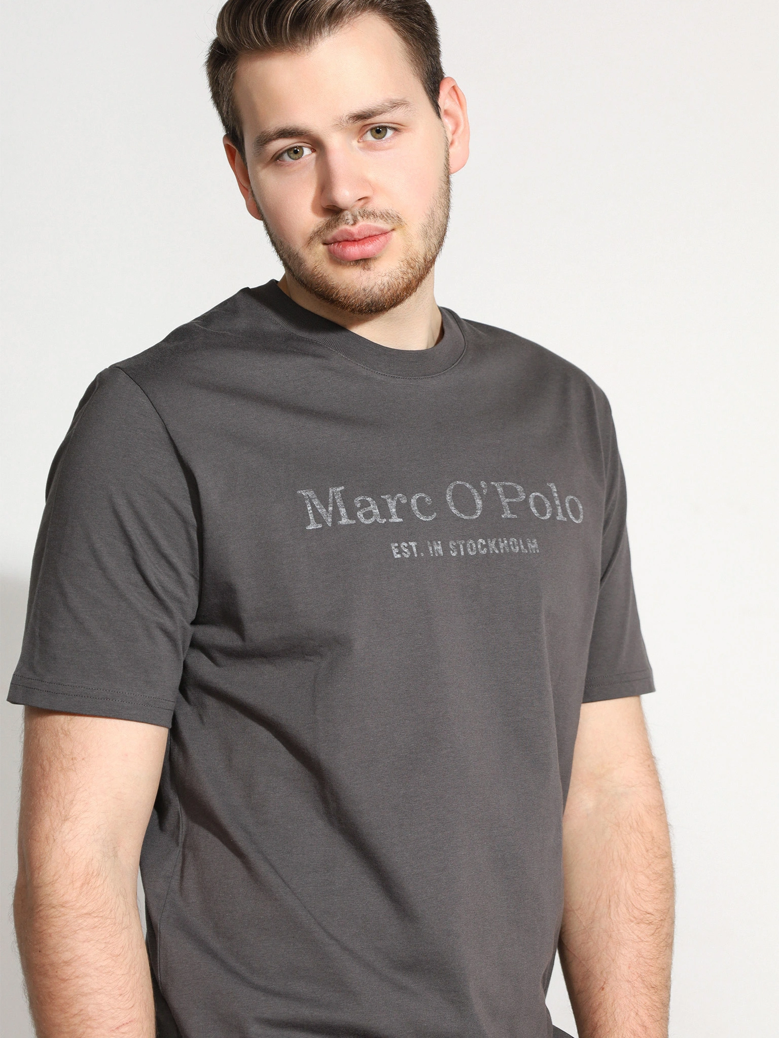 Футболка темно-серого цвета из хлопка